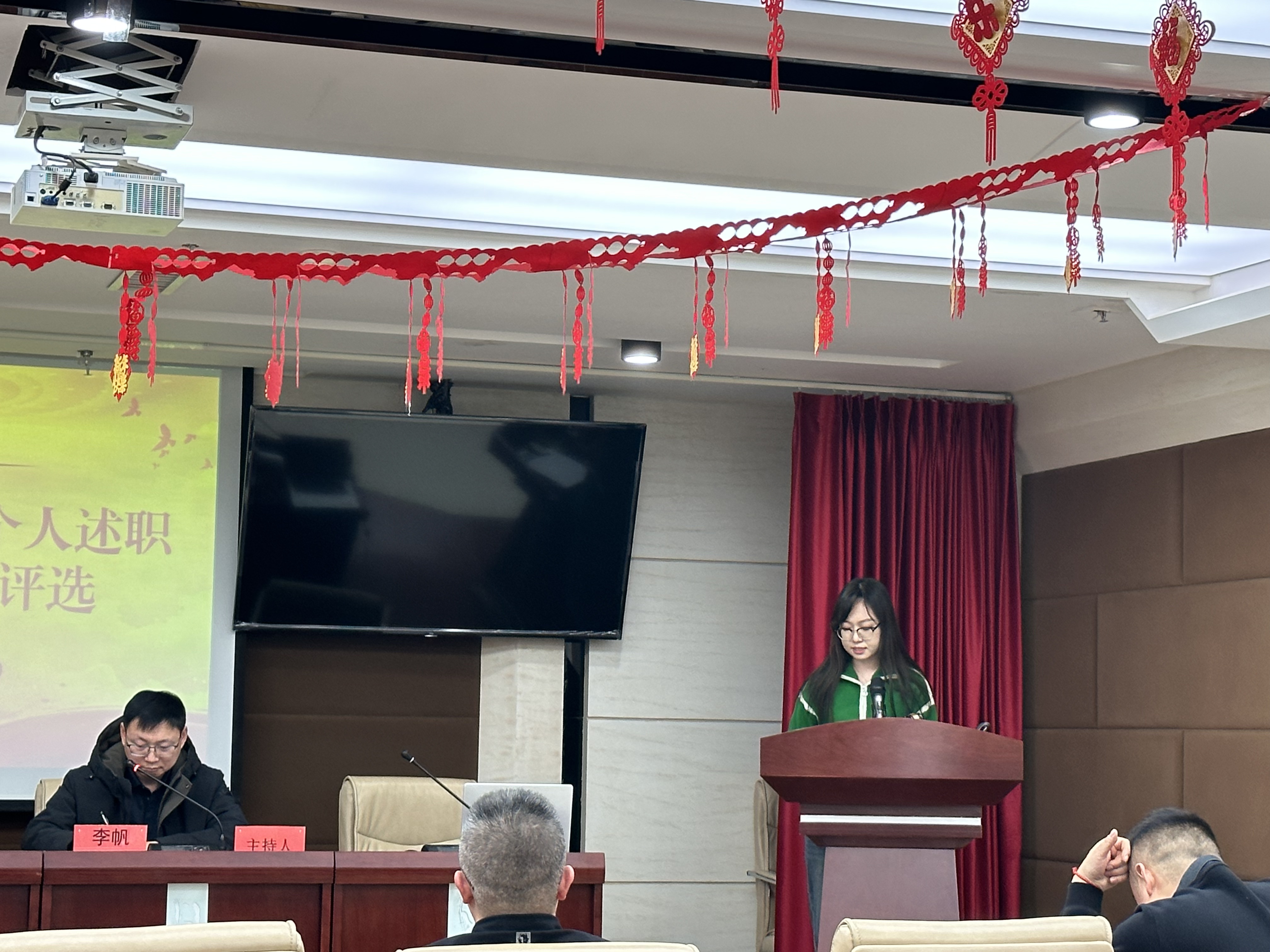 40e592216ad76433740607253946bb67